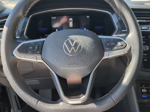 Used 2022 Volkswagen Tiguan SE image 11