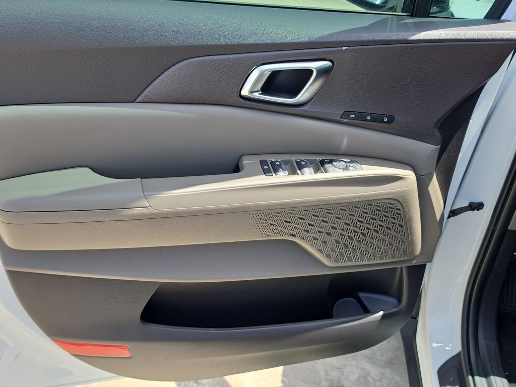 New 2026 Kia Carnival EX FWD image 19