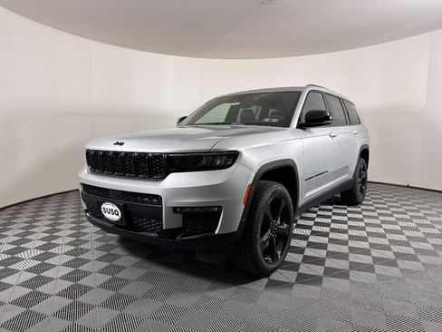New 2025 Jeep Grand Cherokee L Limited w/ Black Appearance Package AWD/4WD image 21