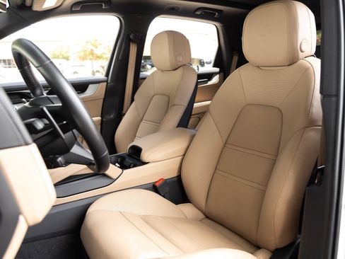 Certified 2025 Porsche Cayenne S AWD/4WD image 4