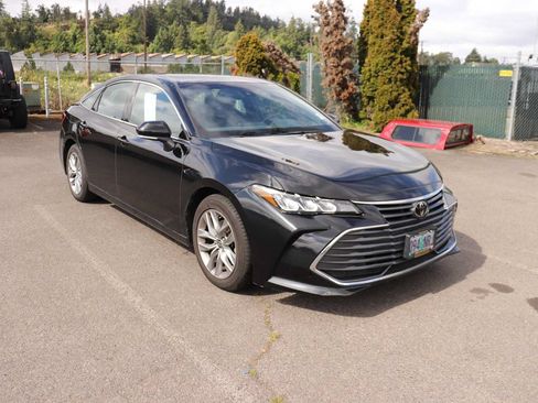 Used 2022 Toyota Avalon XLE w/ Moonroof Package FWD image 3