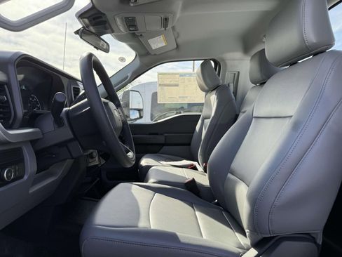 New 2025 Ford F250 XL w/ XL Chrome Package image 9