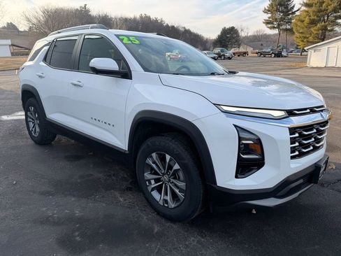 Used 2025 Chevrolet Equinox LT w/ Convenience Package II image 3