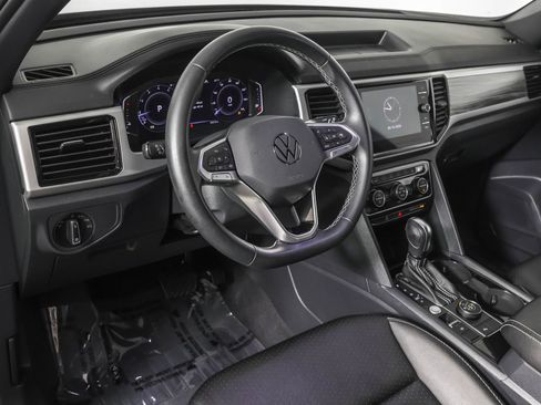 Used 2022 Volkswagen Atlas Cross Sport SE image 3