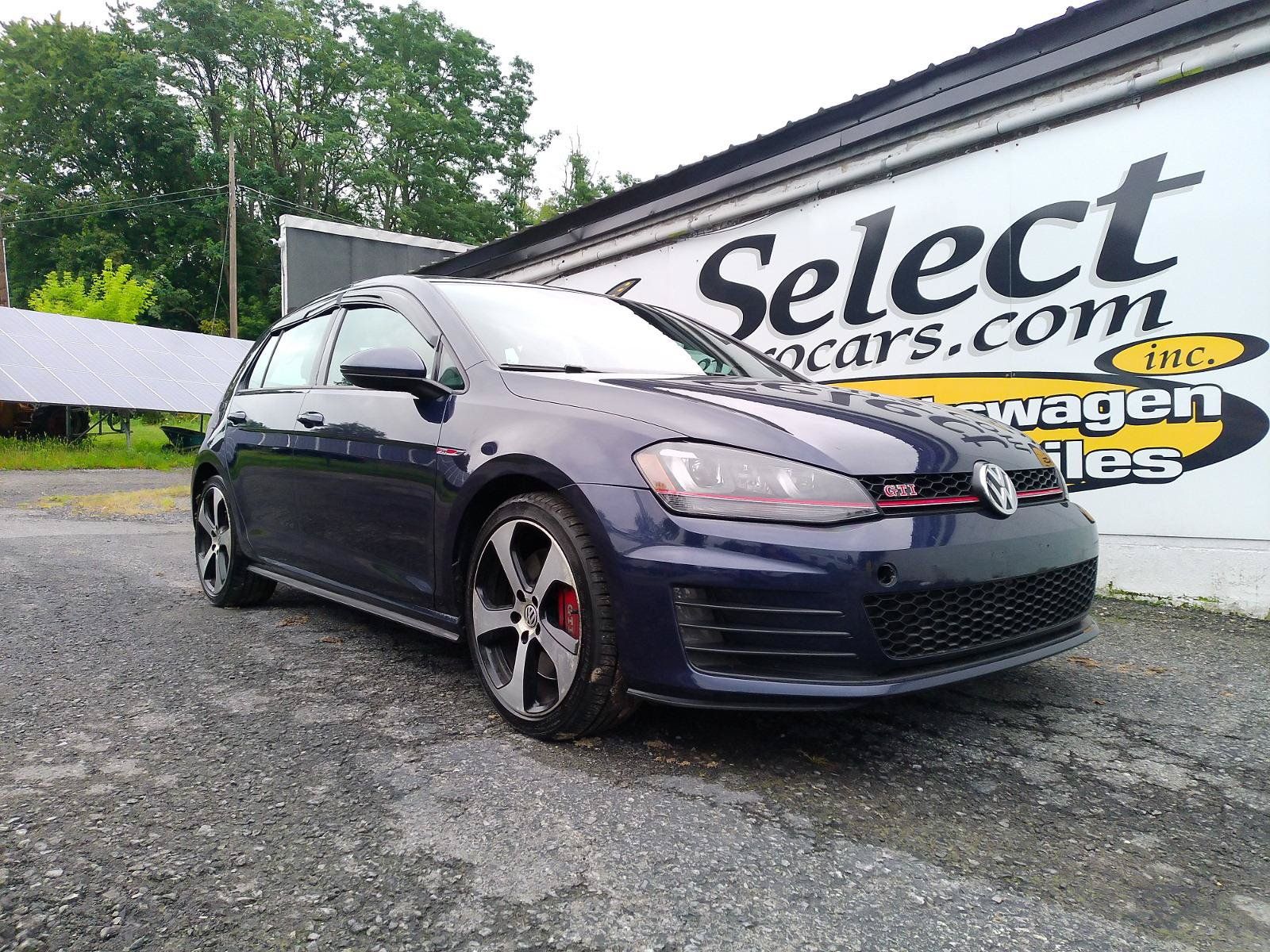 Used 2017 Volkswagen Golf 4-Door FWD image 1