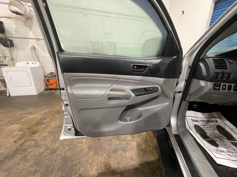 Used 2012 Toyota Tacoma 4x4 Access Cab w/ Convenience Pkg image 33