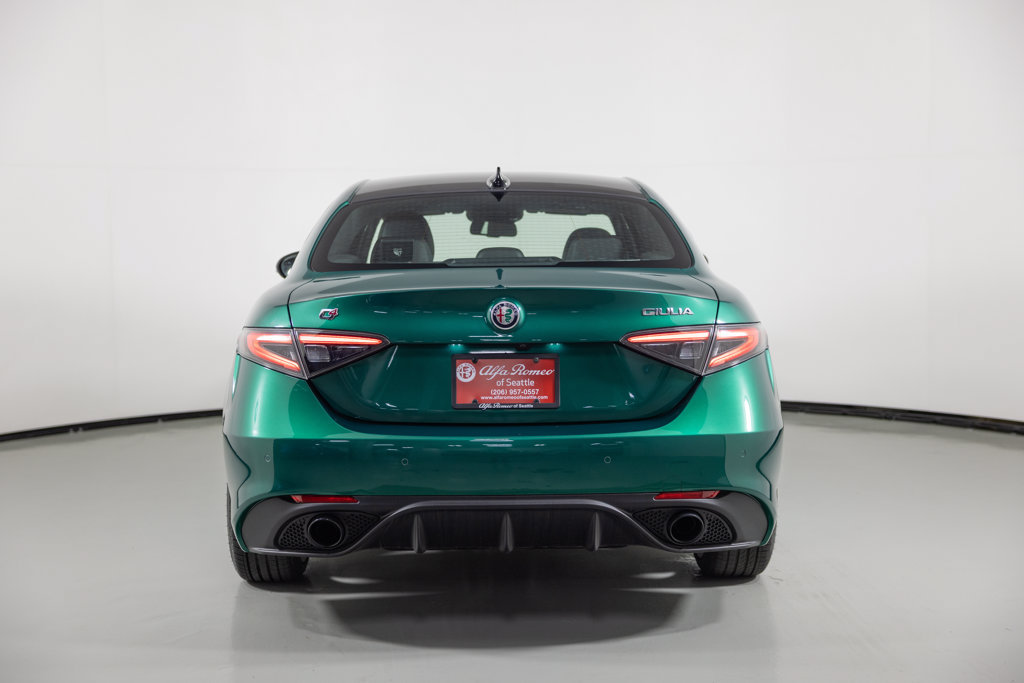 Used 2025 Alfa Romeo Giulia AWD w/ Driving Assist Package image 15