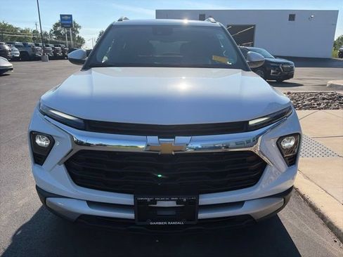 Used 2024 Chevrolet TrailBlazer LT w/ LT Cold Weather Package FWD image 3