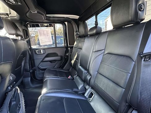 Used 2022 Jeep Gladiator Overland w/ Popular Equipment Package image 12