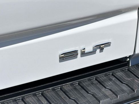 Used 2025 GMC Sierra 1500 SLT AWD/4WD image 29