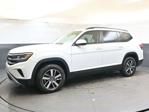 Used 2022 Volkswagen Atlas SE image 2