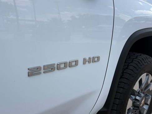 Used 2025 Chevrolet Silverado 2500 Custom w/ Custom Value Package RWD image 3