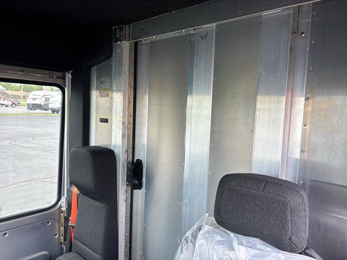 Used 2024 Chevrolet Brightdrop 400 w/ Commercial Equipment Package AWD/4WD image 30