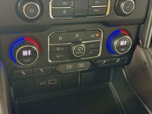 Used 2021 Chevrolet Tahoe Z71 w/ Z71 Signature Package image 16