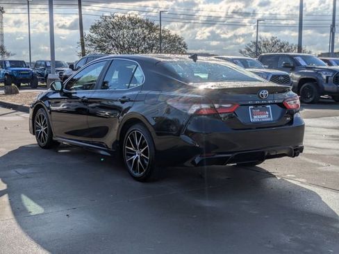 Used 2024 Toyota Camry SE image 7