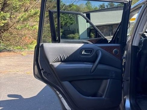 Used 2019 Nissan Armada SL w/ Premium Package image 18