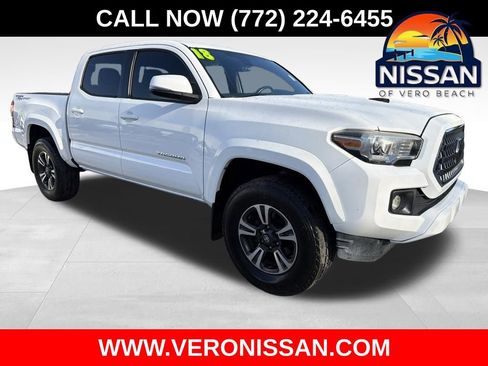 Used 2018 Toyota Tacoma TRD Sport w/ Technology Package image 1