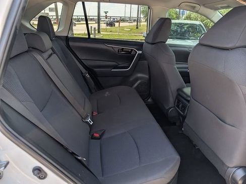 Used 2021 Toyota RAV4 LE AWD/4WD image 27