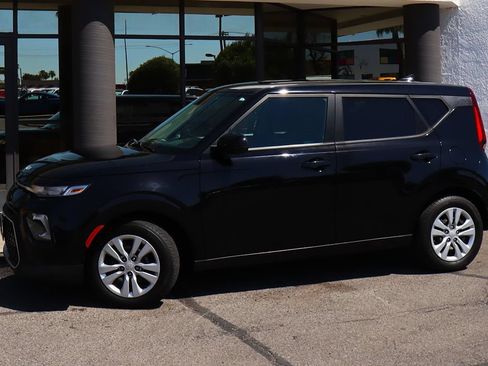 Used 2022 Kia Soul LX FWD image 4