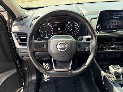 Used 2025 Nissan Rogue SV AWD/4WD image 9