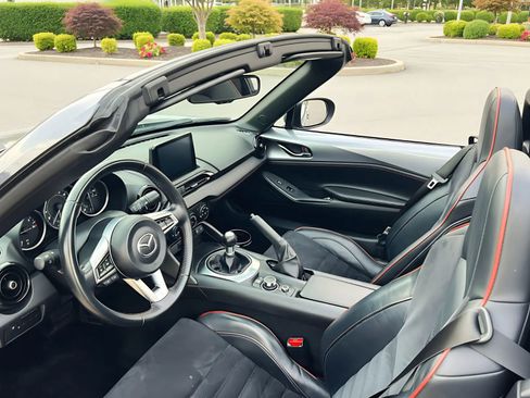 Used 2018 MAZDA MX-5 Miata Club w/ Brembo/BBS Recaro Package image 19