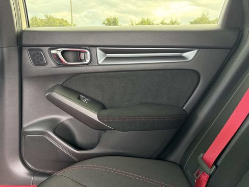 Used 2025 Honda Civic Type R image 15