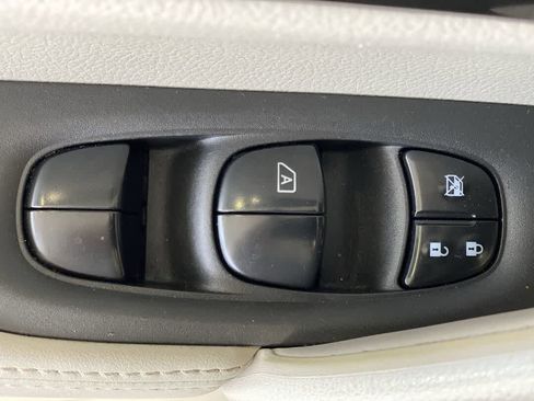 Used 2020 Nissan Rogue Sport SV w/ All-Weather Package AWD/4WD image 16