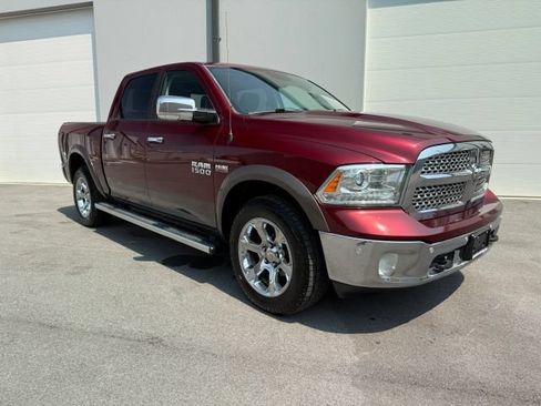 Used 2017 RAM 1500 Laramie w/ Convenience Group AWD/4WD image 10