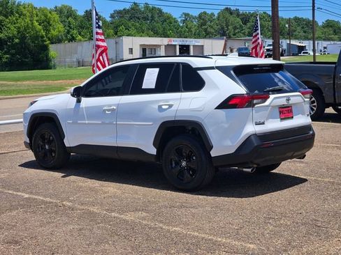 Used 2019 Toyota RAV4 XLE w/ Convenience Package FWD image 7