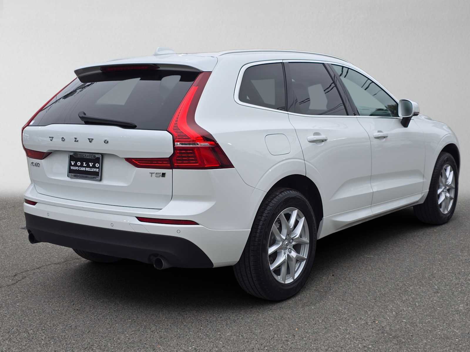 Used 2020 Volvo XC60 T5 Momentum w/ Protection Package AWD/4WD image 3