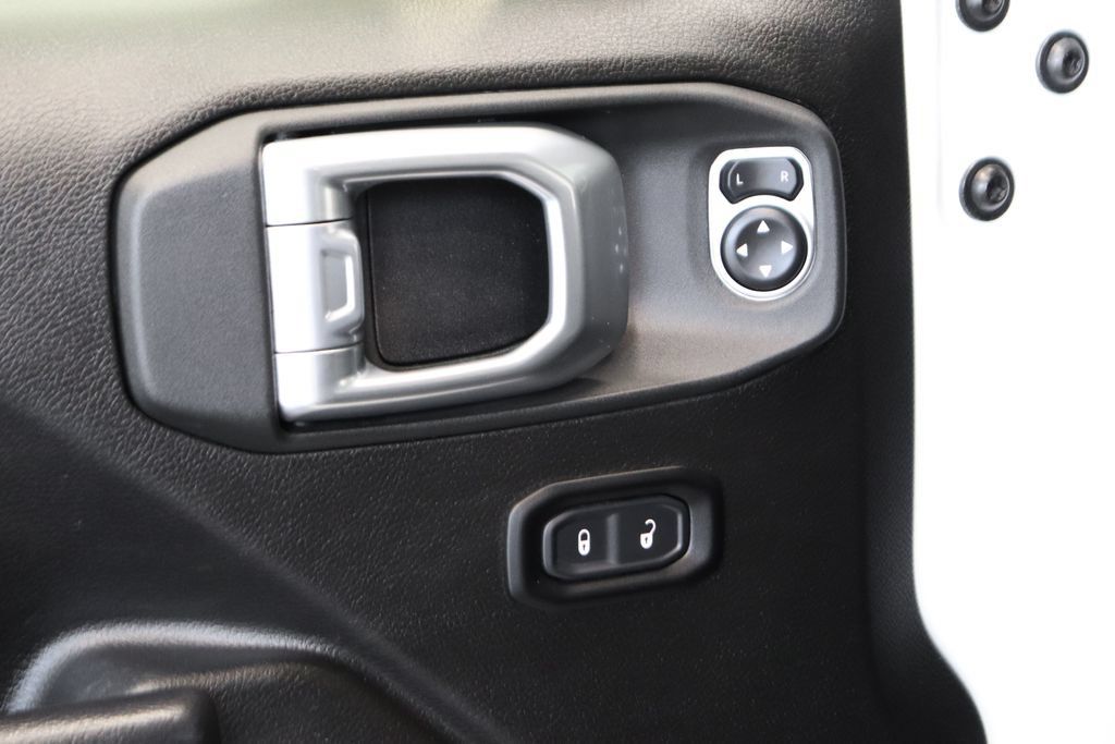 Used 2025 Jeep Gladiator Sport AWD/4WD image 15