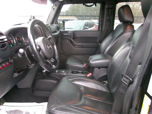 Used 2015 Jeep Wrangler Unlimited Sahara image 15