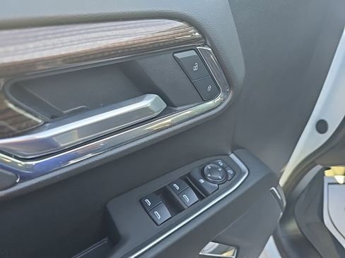 Used 2025 Chevrolet Silverado 1500 LT image 11