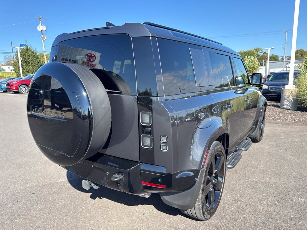 Used 2026 Land Rover Defender 110 X-Dynamic SE AWD/4WD image 7