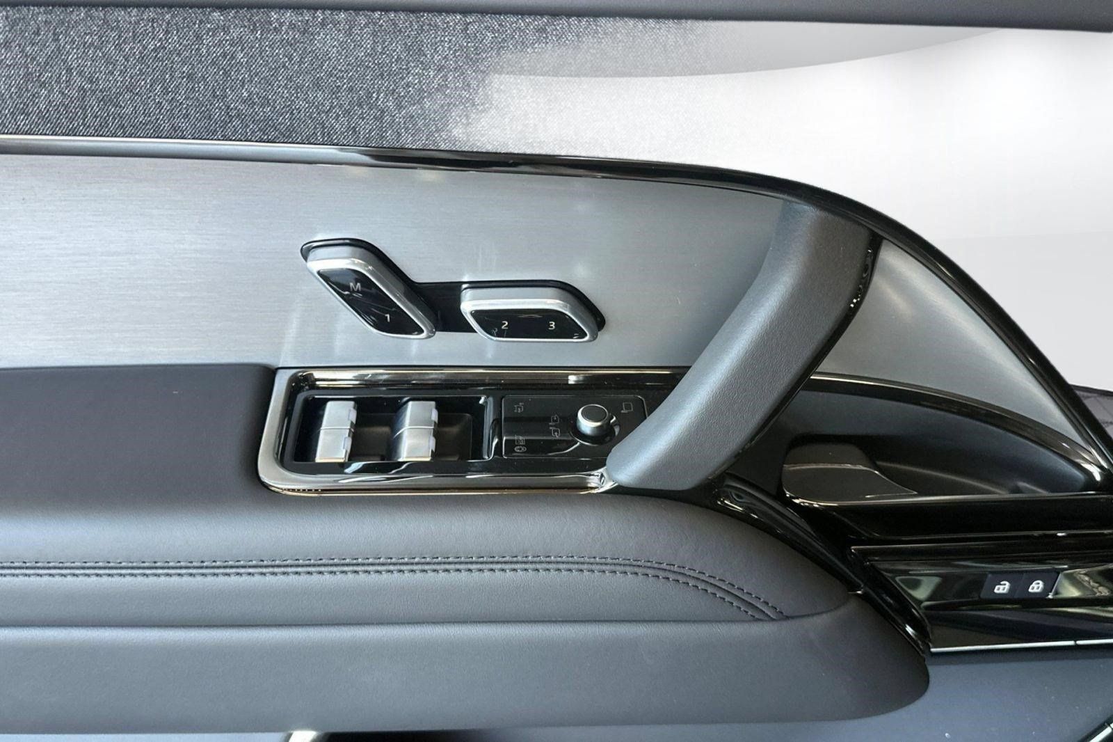New 2026 Land Rover Range Rover Sport SE AWD/4WD image 11