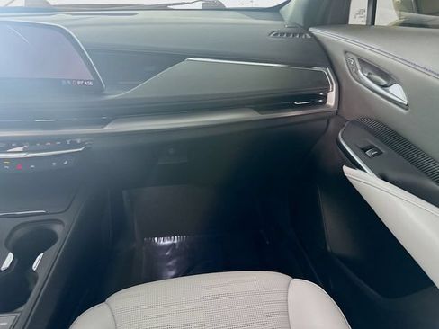 Used 2025 Cadillac XT4 Sport w/ LPO, Onyx Lite Package AWD/4WD image 22