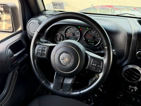 Used 2017 Jeep Wrangler Sport AWD/4WD image 4