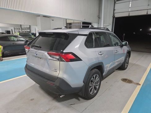 Used 2022 Toyota RAV4 XLE Premium image 2