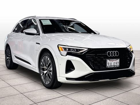 Used 2024 Audi Q8 e-tron Premium Plus w/ Premium Plus Package AWD/4WD image 2