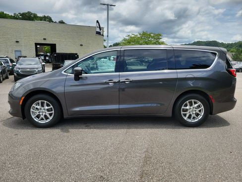 Used 2023 Chrysler Voyager LX FWD image 23
