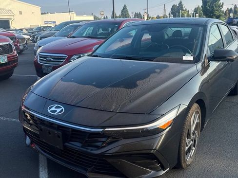 Used 2024 Hyundai Elantra Limited FWD image 1