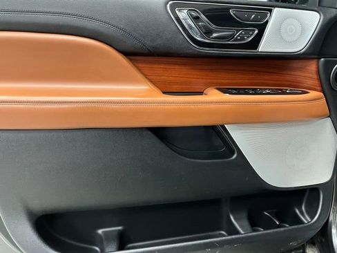 Used 2018 Lincoln Navigator L Reserve AWD/4WD image 23