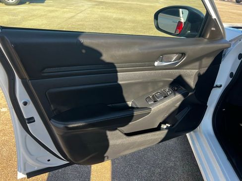 Used 2024 Nissan Altima 2.5 SV image 42