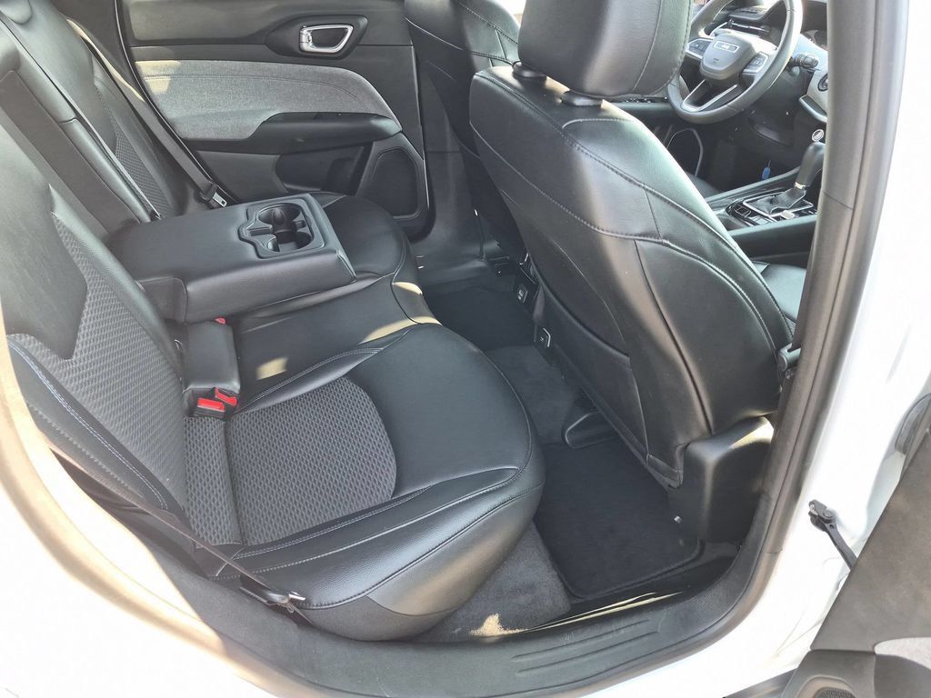 Used 2023 Jeep Compass Latitude AWD/4WD image 26