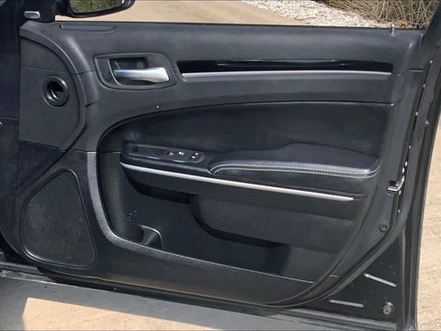 Used 2020 Chrysler 300 S image 22