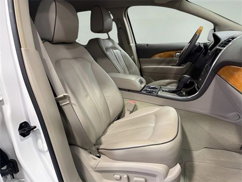 Used 2014 Lincoln MKX FWD w/ Equipment Group 101A image 14