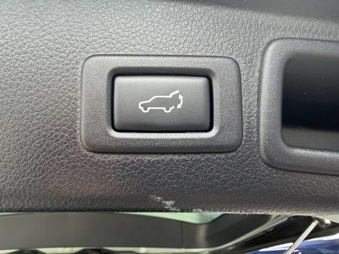Used 2015 Subaru Forester 2.5i Limited AWD/4WD image 8