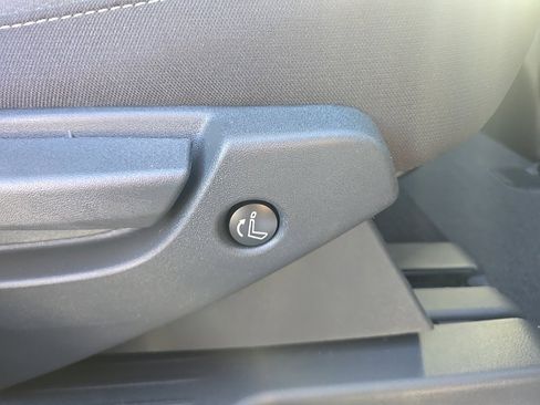 New 2025 Nissan Pathfinder SV w/ Black Appearance Package image 32