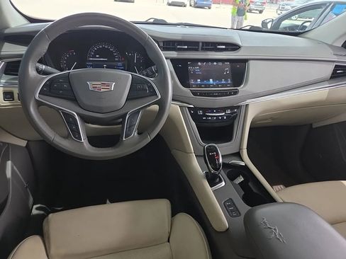 Used 2017 Cadillac XT5 Luxury w/ Driver Awareness Package AWD/4WD image 7