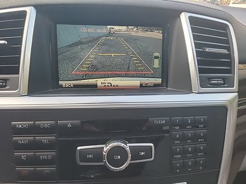 Used 2015 Mercedes-Benz GL 450 4MATIC image 24